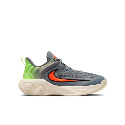 Nike Giannis Immortality 4 "Dark Raisin" (GS) - Lila - Tornacipő Nike Giannis Immortality 4 "Dark Raisin" (GS) - Lila - Tornacipő